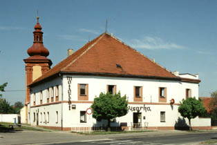 st pvodn barokn zvonice v Sadsk